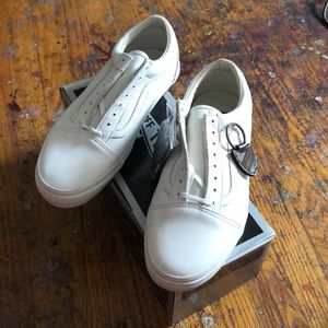 MENS Vault All White Leather Vans